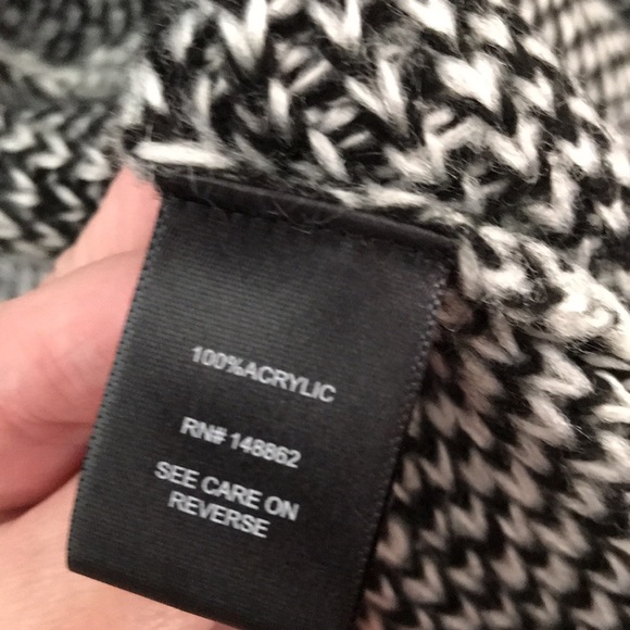 TORRID FUZZY SWEATER CARDIGAN BLACK, GREY & WHITE SIZE 1X NEW W/OUT TAGS - Picture 8 of 9